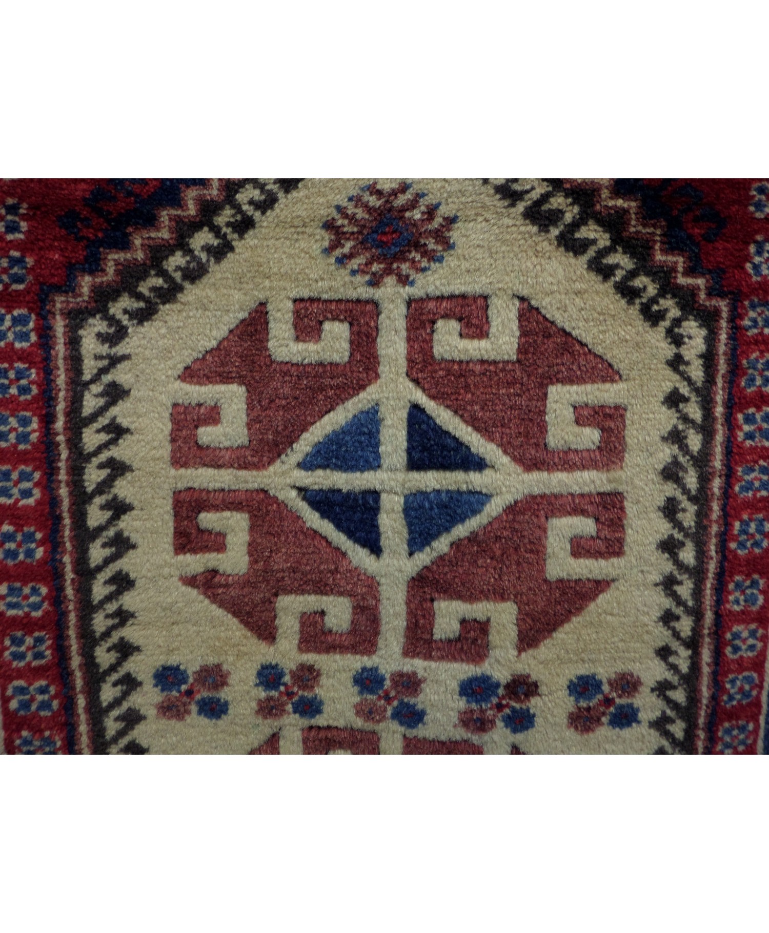 Nomadic Handmade Wool On Carpet, 8×8 Square Rug